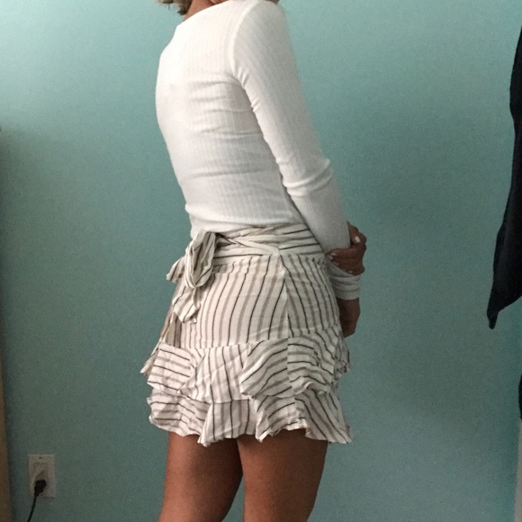 🧡Ruffle Mini Skirt - Picture 3 of 3